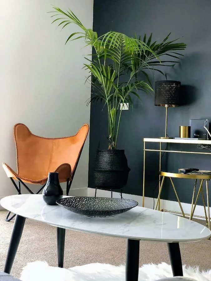 Staying Places - The Avenue Canberra Apartment