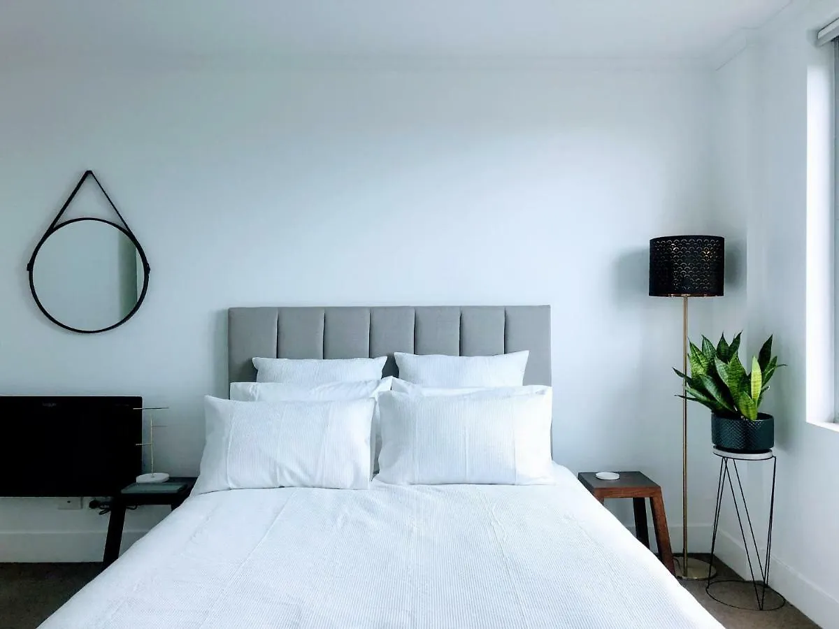 Staying Places - The Avenue Canberra Apartment
